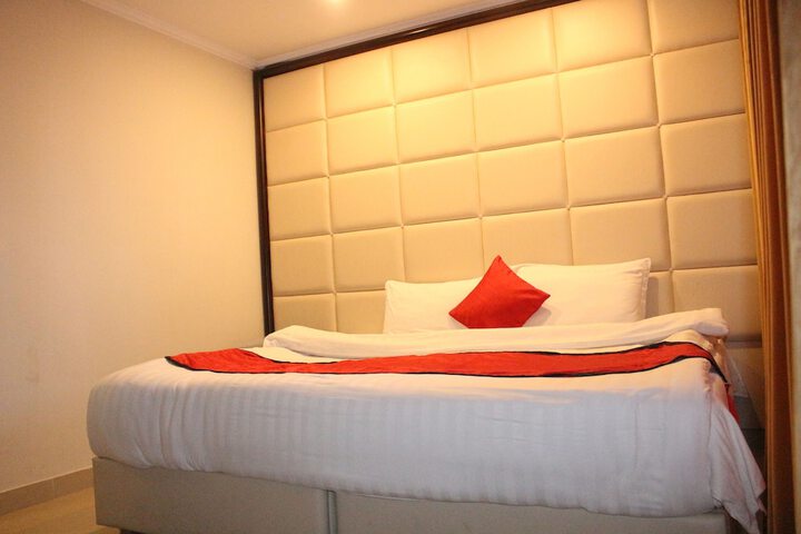 Room 8 of 69