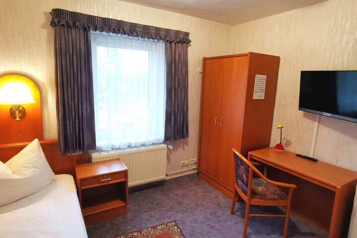 Room 4 of 52
