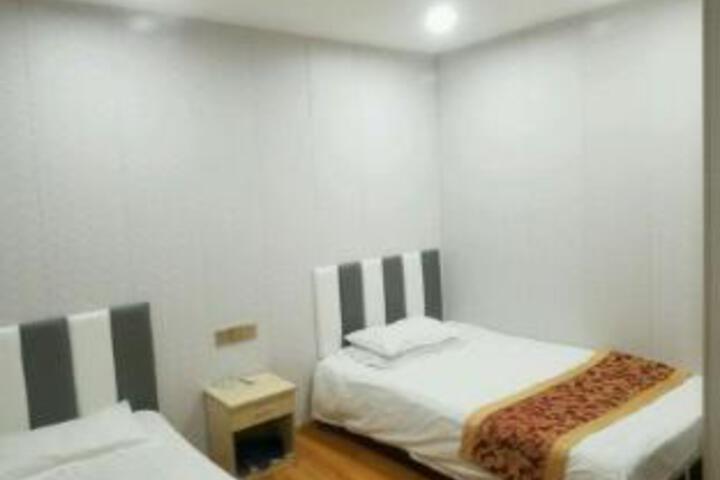 Room 6 of 6