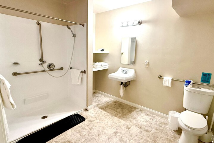 Room 21 of 36