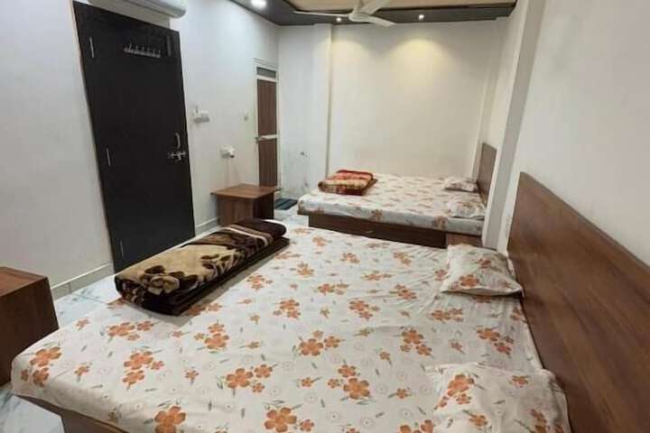 Room 2 of 10