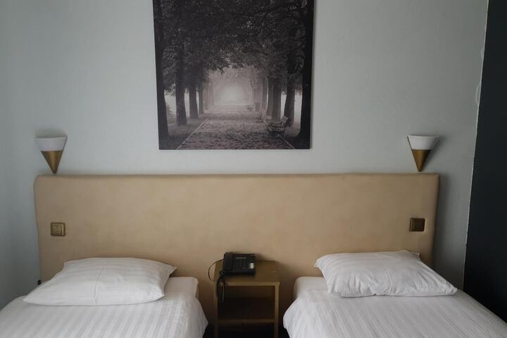 Room 15 of 36