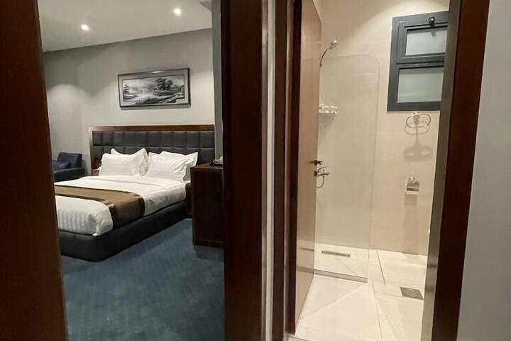 Room 17 of 25
