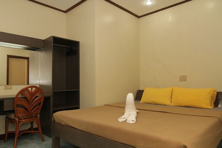 Room 12 of 33