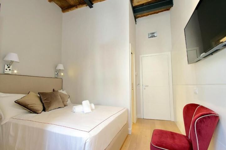 Room 4 of 42