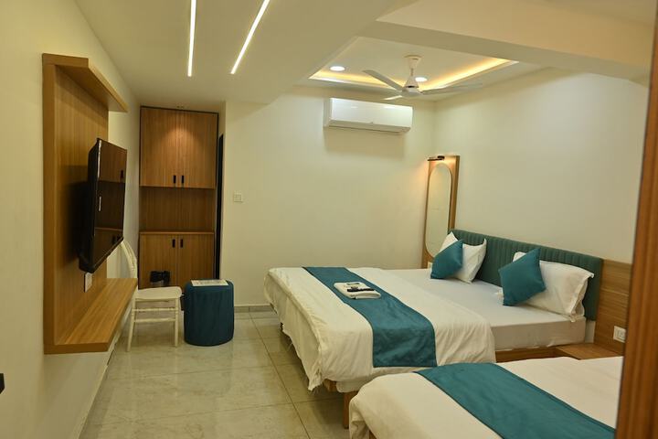 Room 5 of 15