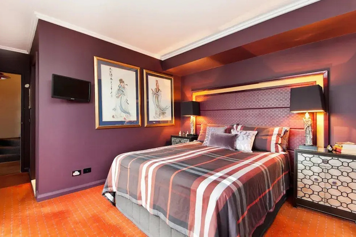 Room 4 of 16