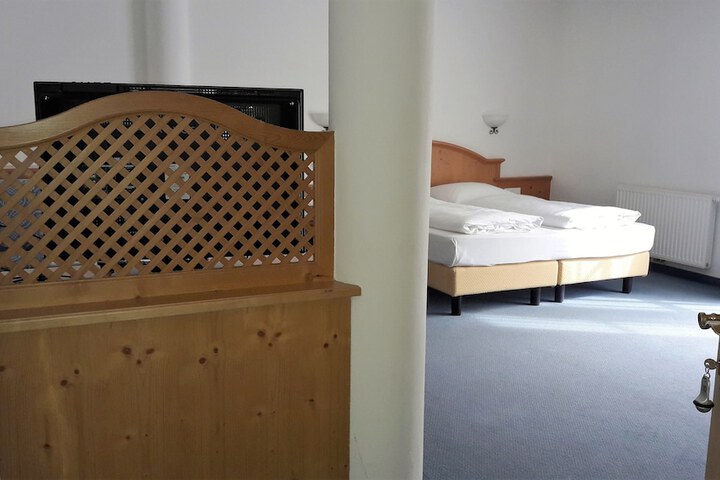 Room 10 of 61