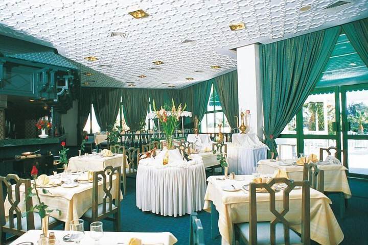 Banquet hall