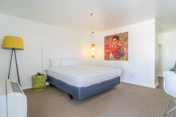 1 King Bed (2 of 44)