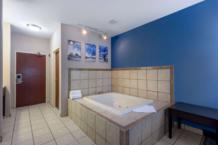 Jetted tub