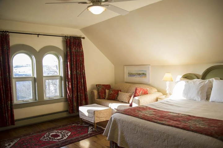 Room 4 of 10