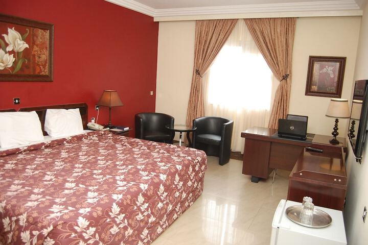 Room 4 of 11