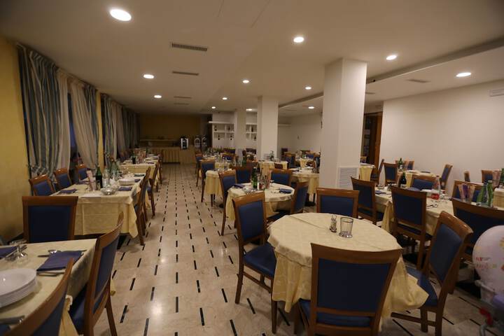 Dining 56 of 87