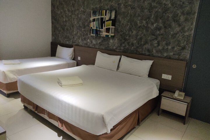 Room 8 of 32