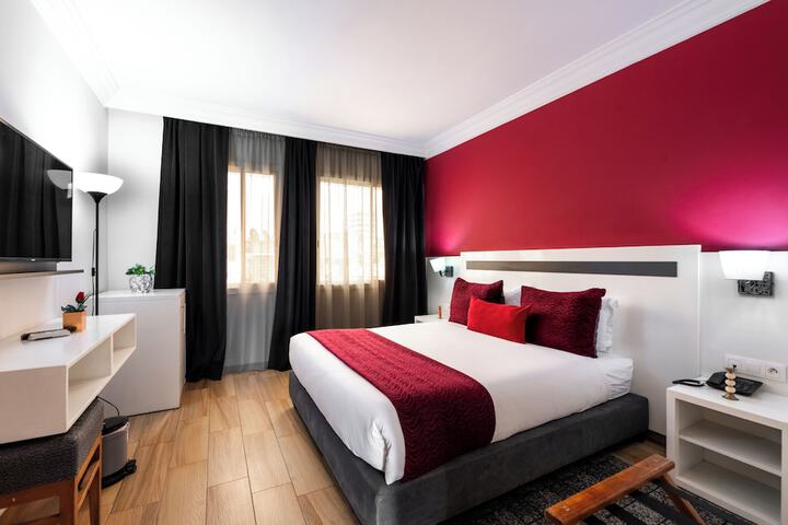 Room 26 of 85