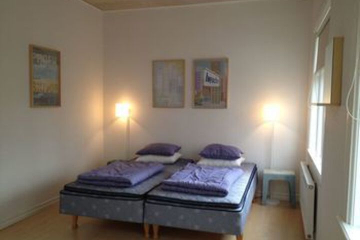 Room 7 of 12