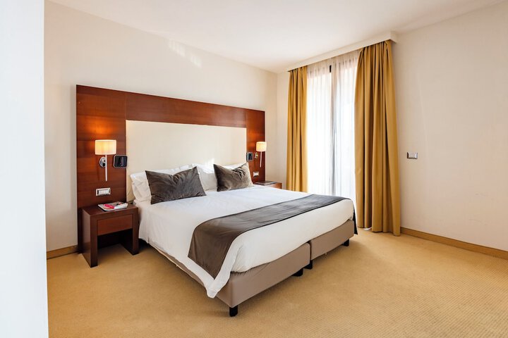 Room 27 of 118
