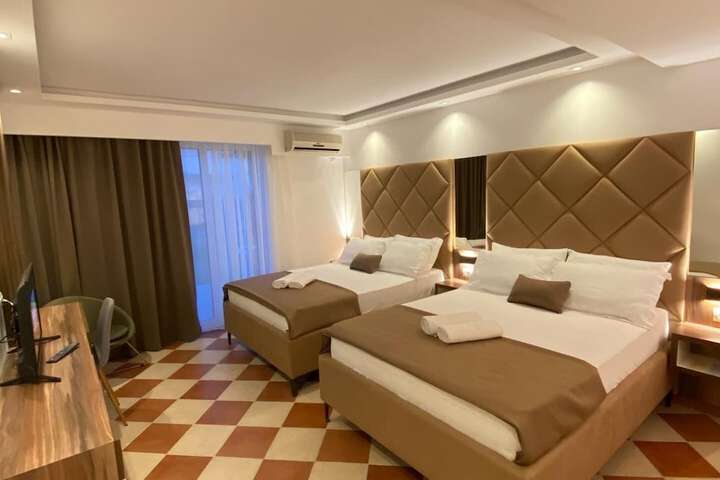 Room 25 of 132