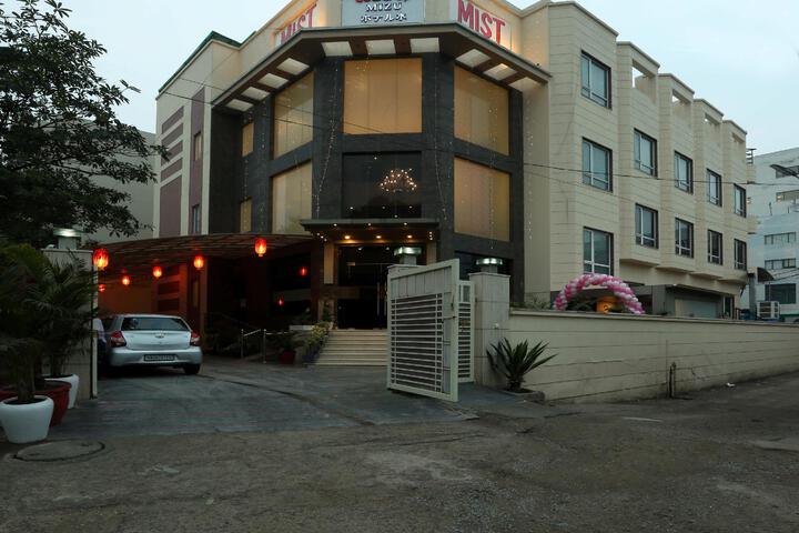 Fabhotel Q Cent Sector 15