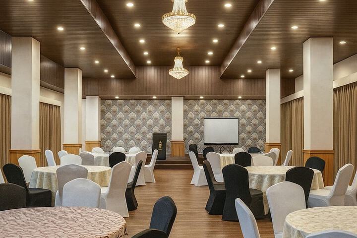 Ballroom/Hall 102 of 114