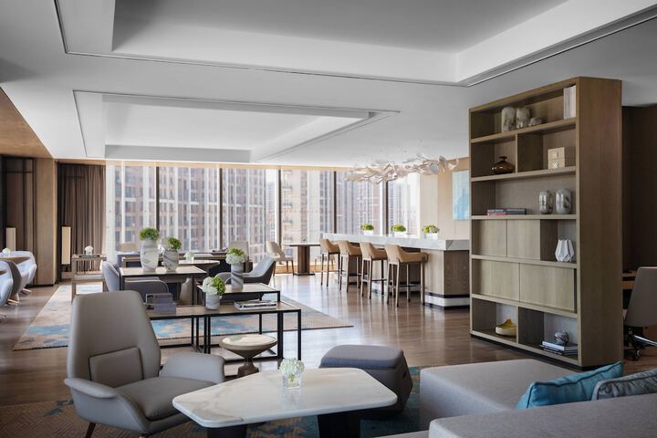 Lounge 51 of 63
