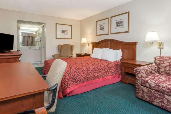 1 King Bed (4 of 12)