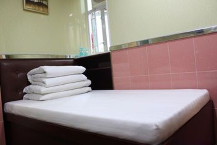 Room 8 of 25