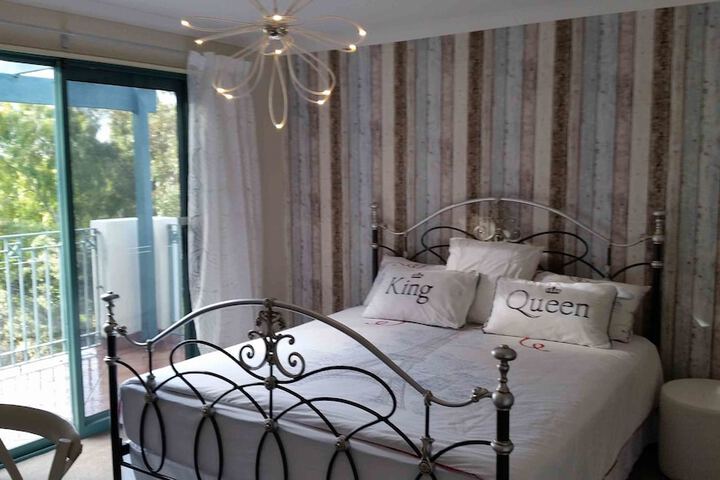 Room 6 of 23