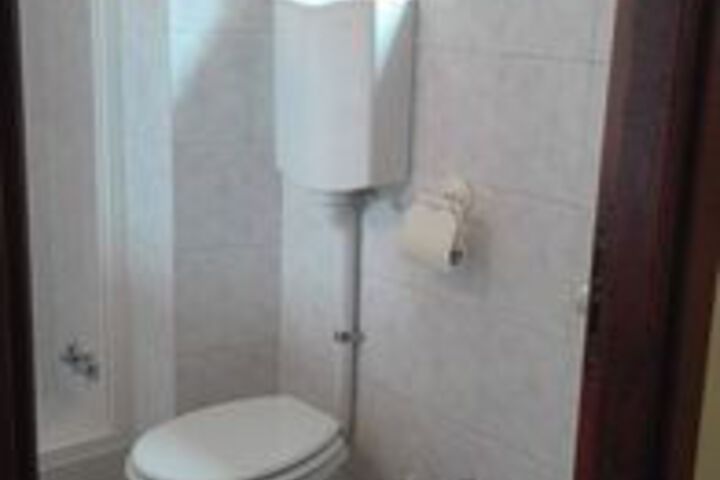 Room 33 of 62