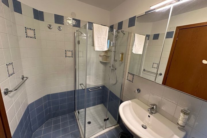 Room 13 of 25