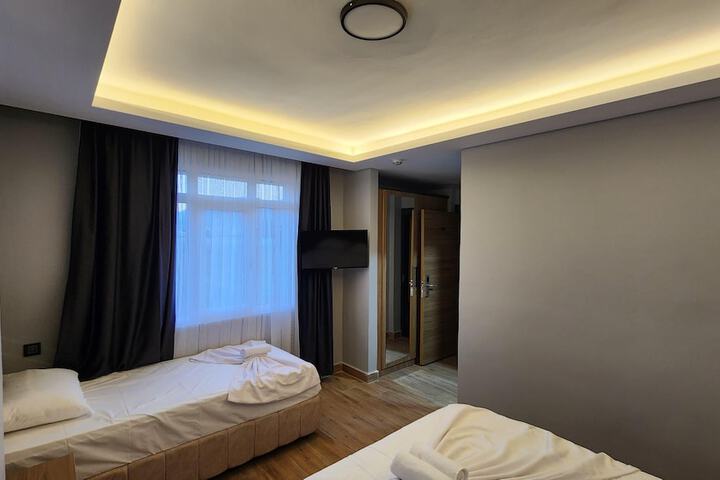 Room 8 of 18