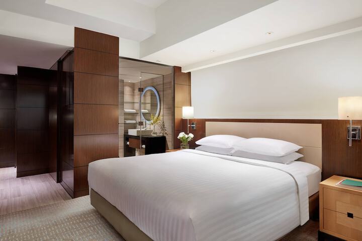 Room 9 of 38