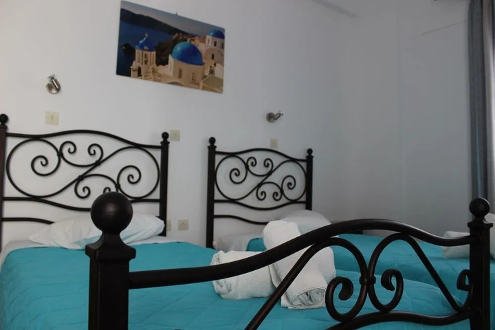 Room 4 of 7
