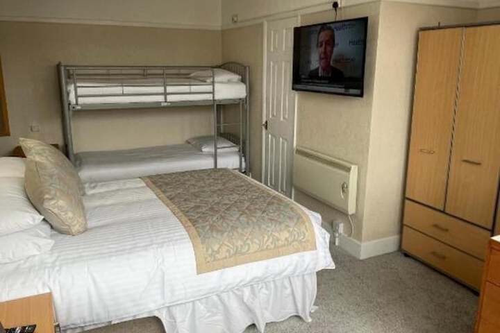 Room 9 of 28