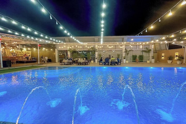 Pool 53 of 76