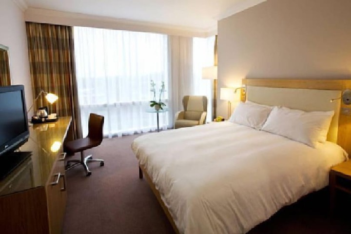 Room 8 of 28