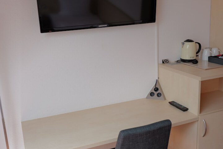 Room 6 of 10