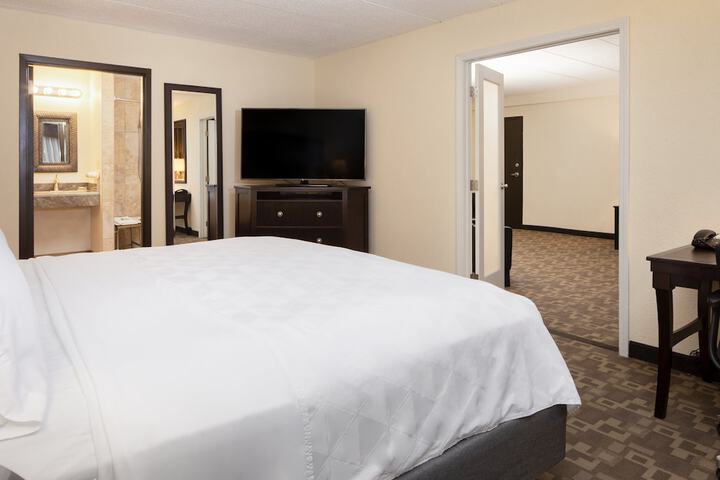1 King Bed (19 of 19)