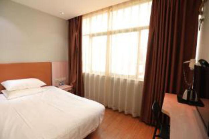 Room 5 of 6