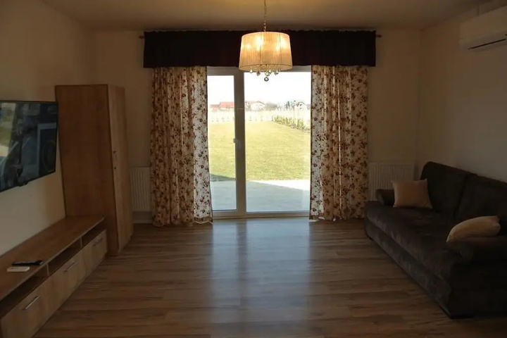 Room 4 of 12