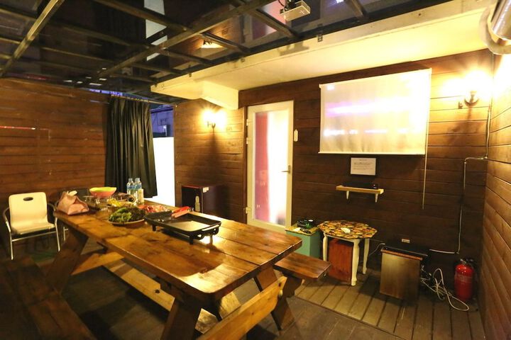 Room 4 of 11