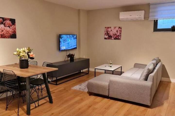Room 9 of 43