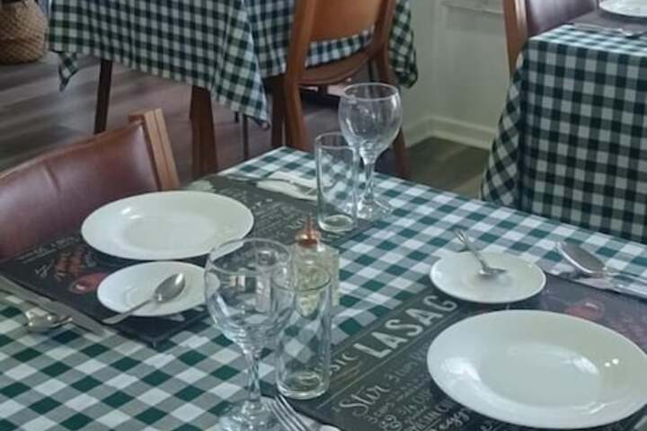 Dining 20 of 31