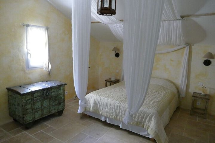 Room 7 of 34