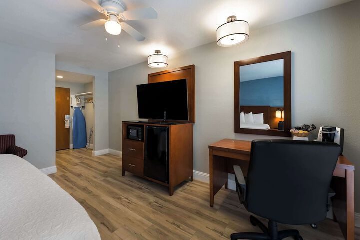 Room 35 of 65