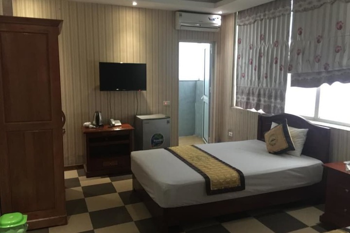 Room 8 of 37