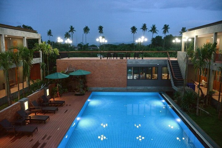Pool 20 of 38