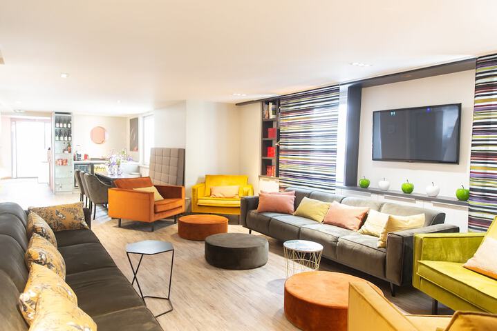 Guest Lobby