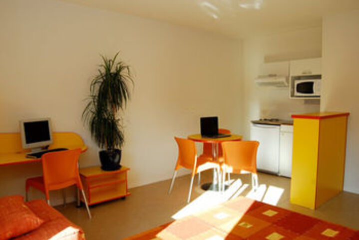 Room 10 of 13